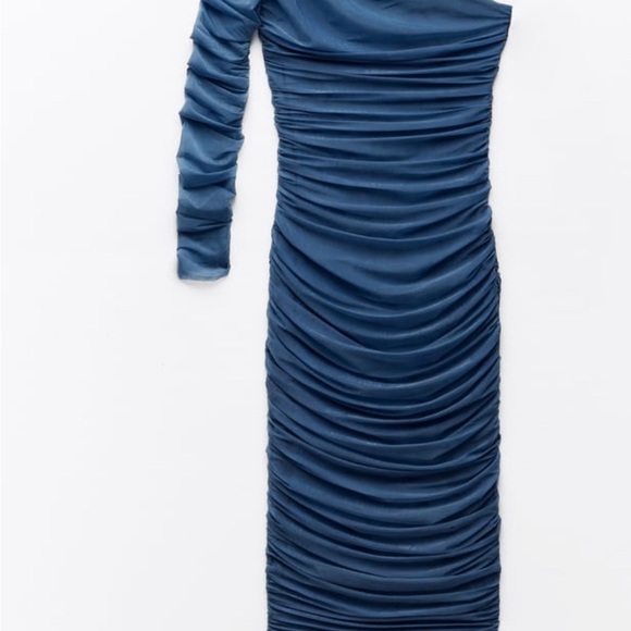 ASYMMETRICAL GATHERED FITTED ORGANZA DRESS
Size Med - Picture 6 of 6